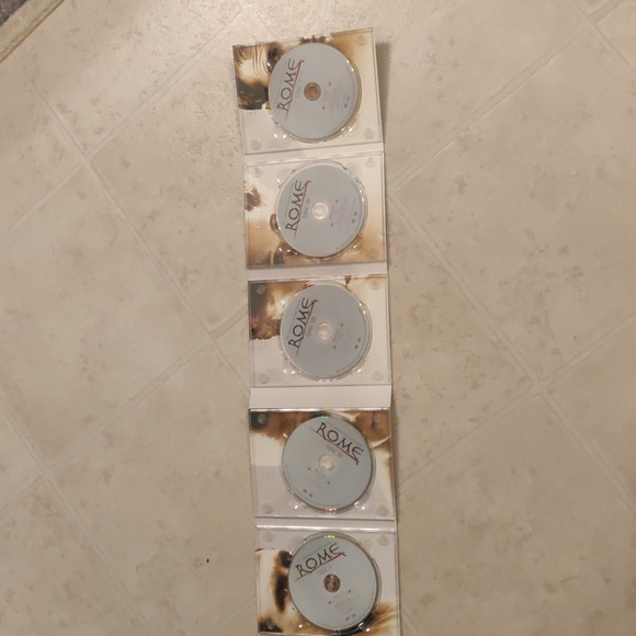 The complete second season ROME DVD Set - Picture 4 of 9